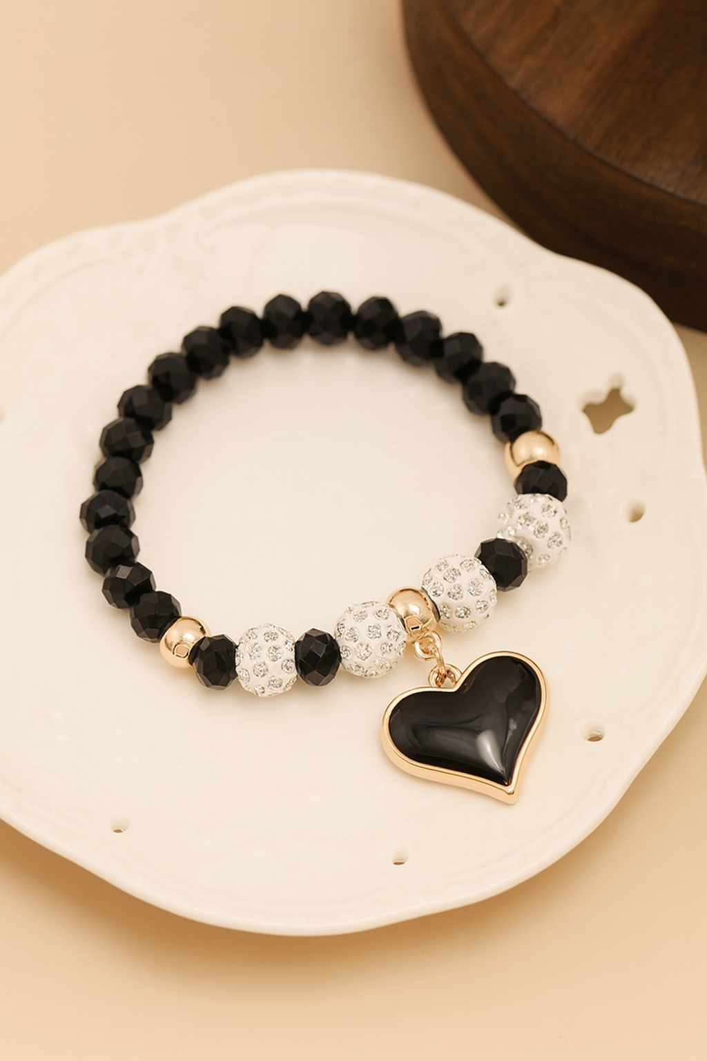 Simple Faux Crystal Bracelet – Black Heart Pendant (Code 11-84)