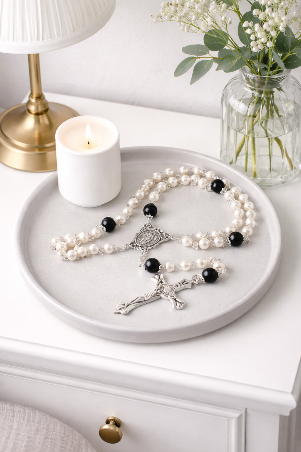 Pearl & Black Bead Rosary – Silver Crucifix