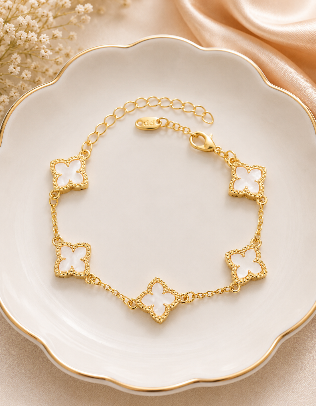 Elegant Clover Charm Bracelet ( code 19-148)