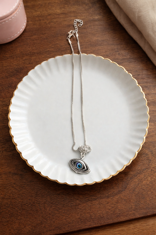 Elegant Eye Necklace Silver