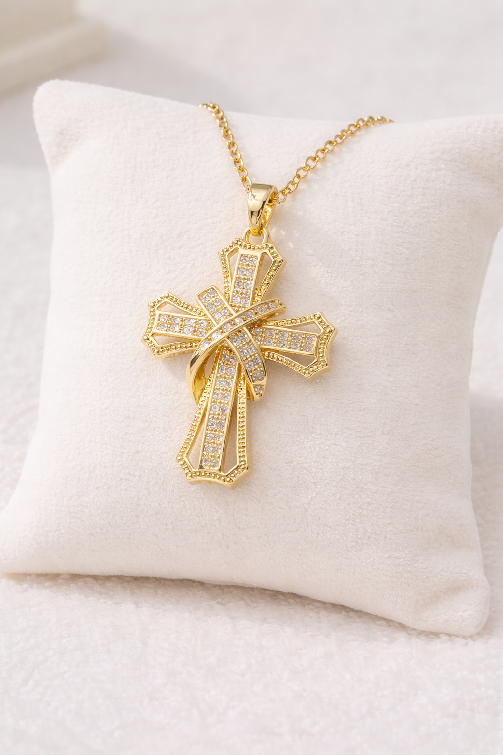 Luxury Cross Pendant Necklace – 18K Gold Plated (code 77)