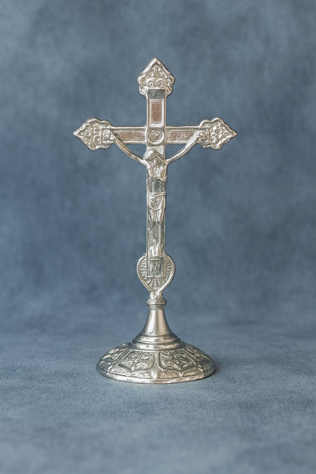 Ornate Standing Crucifix – Available in Gold or Silver Finish