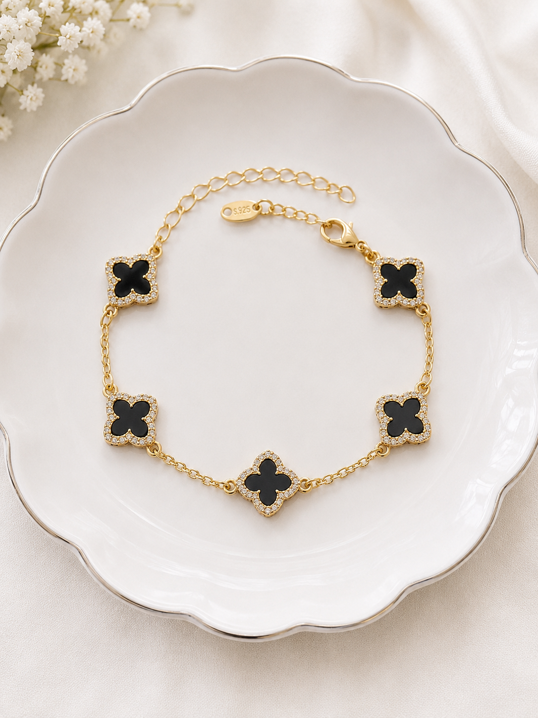 Elegant Clover Charm Bracelet ( B 48 )